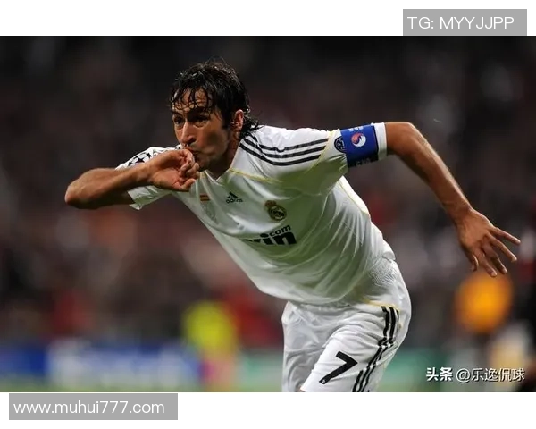 FIFA足球历史最强球星排名与成就解析 全球足坛传奇球员全景回顾