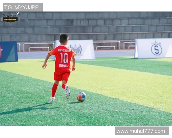 下一站球星：从青涩到巅峰，追逐梦想的足球少年成长记